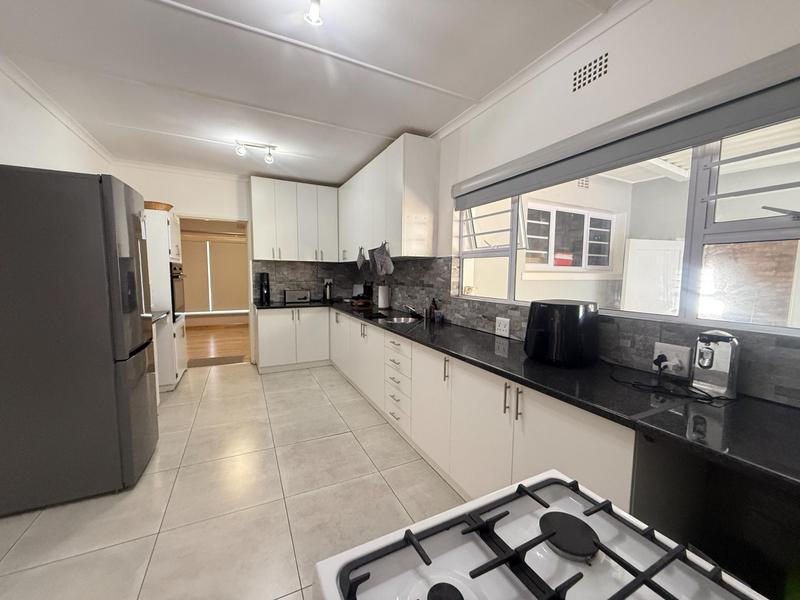 4 Bedroom Property for Sale in Panorama Western Cape